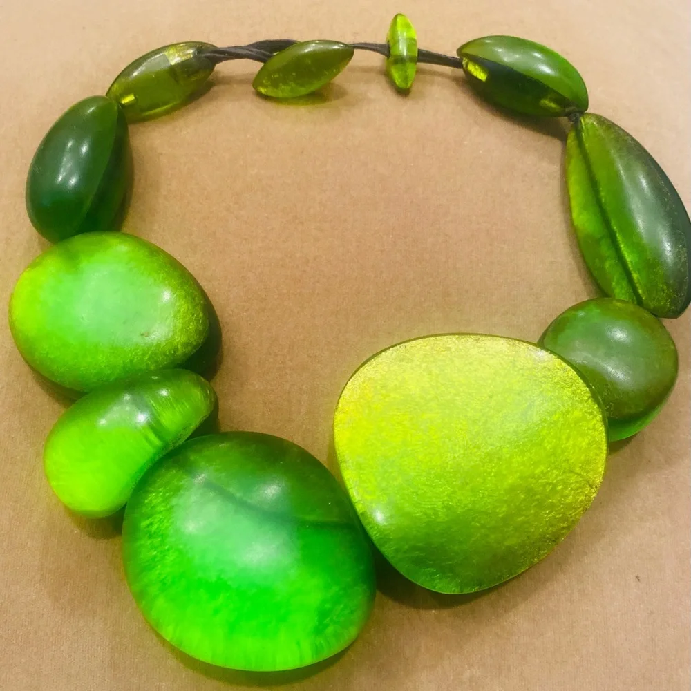 Monies Necklace RARE HUGE GREEN CRACKLE GERDA LYNGGAARD lucite - Picture 3 of 5